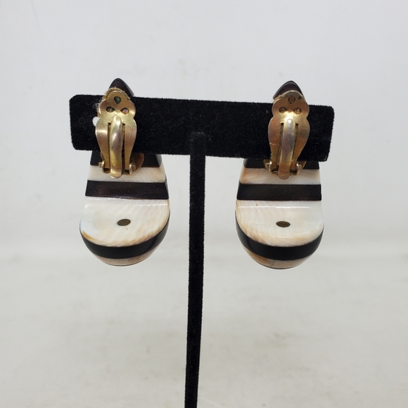 RARE Vintage Signed Patricia Von Musulin Ebony and Bone Clip Earrings - Picture 4 of 7